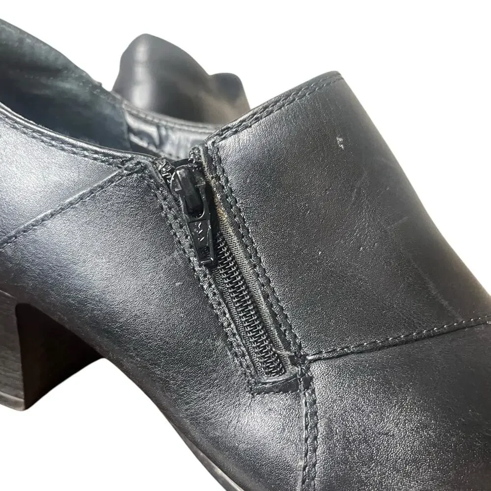 Clarks side zip